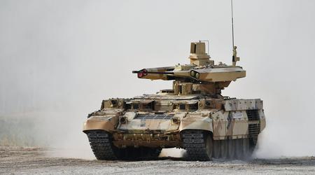 Goedkope FPV drones raken een zeldzaam Russisch Terminator gevechtsondersteuningsvoertuig en de T-80 tank die het probeerde te evacueren