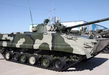 VAE toont gemoderniseerde BMP-3 met Slowaakse ...