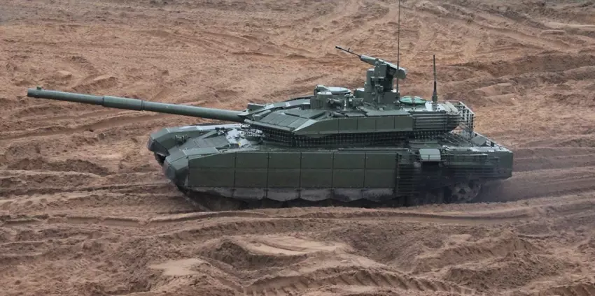 Oekraïense drone gooide granaten naar Russische gemoderniseerde T-90M tank ter waarde van $2,5 miljoen of meer