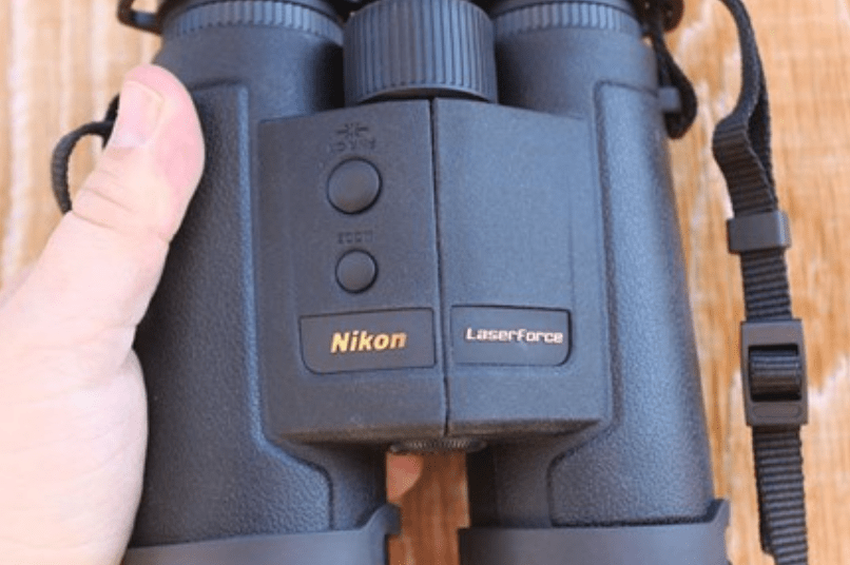 Nikon LaserForce 10x42 verrekijker met ingebouwde afstandsmeter