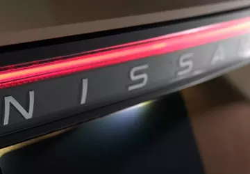 Groep Japanse topambtenaren stelt Tesla voor ...