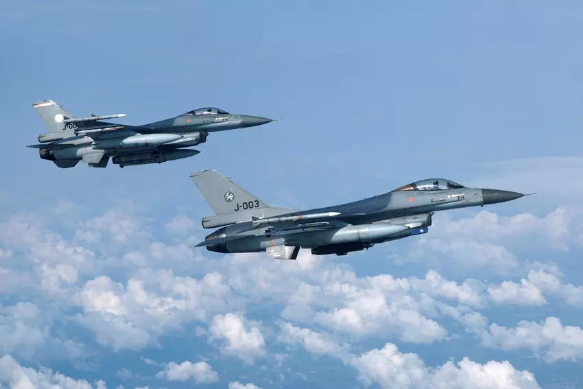 Officieel: Nederland draagt 6 extra F-16 Fighting Falcon gevechtsvliegtuigen over aan Oekraïne