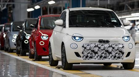 De eerste Fiat 500 Hybrid rolt van de productieband in Turijn