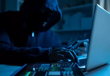 Frankrijk beschuldigt de Russische militaire inlichtingendienst ...