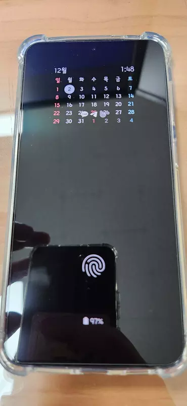 Bug met meldingen in AOD-modus. Bron: @tarunvats33