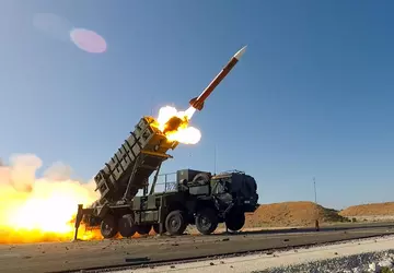 Spanje draagt raketten voor Patriot luchtverdedigingssystemen ...