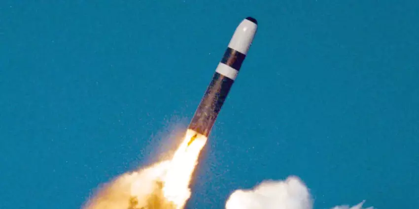Northrop Grumman creëert 2000e motor voor Trident II intercontinentale ballistische raketten met kernkoppen en een lanceerbereik van meer dan 12.000 km