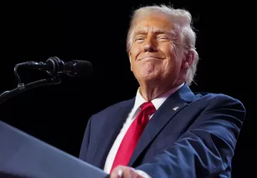 Trump schrapt Biden's uitvoerende orders over ...