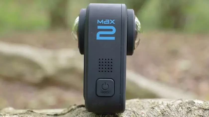 MAX 2 vs X5
