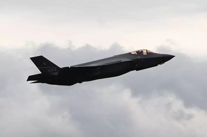 Poolse piloot vliegt voor het eerst met F-35 de lucht in