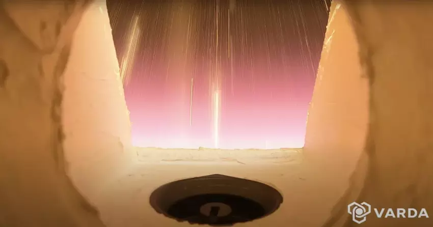 De W-1-capsule van Varda Space Industries maakt exclusieve opnamen van de terugkeer in de aardatmosfeer.