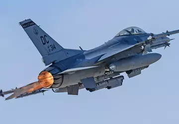 Pentagon geeft F-16 gevechtsvliegtuigen toestemming om ...