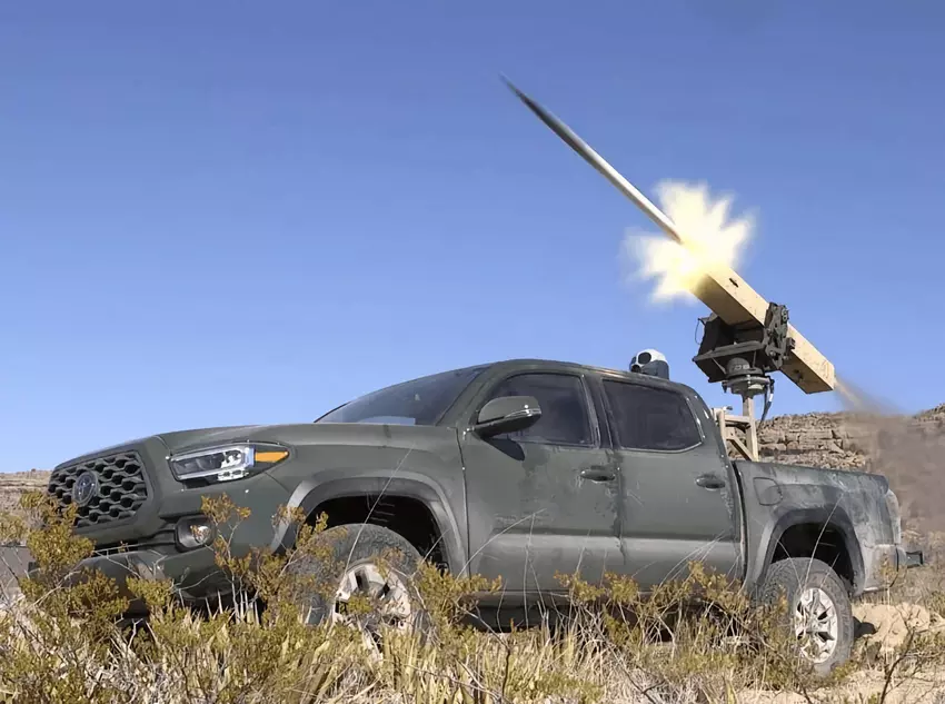 Op internet is een video verschenen van de AFU die een Shahed-131/136 kamikaze drone vernietigt met behulp van het VAMPIRE mobiele raketsysteem.