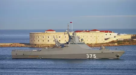 De Oekraïense defensiemacht heeft twee nieuwe Russische schepen van het type Vasily Bykov geraakt, die Kh-35 antischipraketten en Kalibr-kruisraketten kunnen vervoeren.