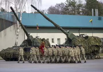 Litouwen heropricht de 1e Gemechaniseerde Divisie ...