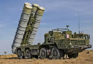 Het Russische S-400 Triumf grond-lucht raketsysteem ...