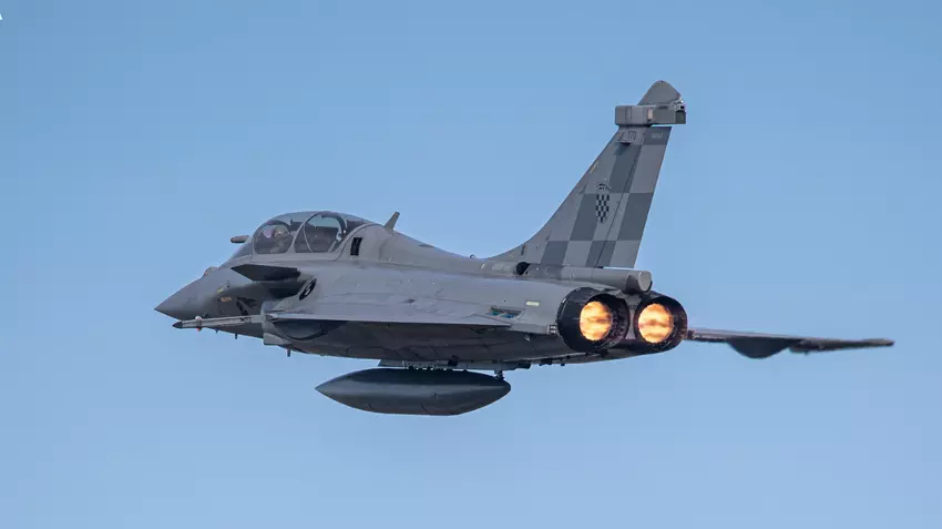 Frankrijk heeft het eerste Dassault Rafale B gevechtsvliegtuig van de vierde generatie overgedragen aan Kroatië