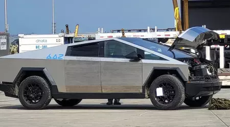 Een pre-productie Tesla Cybertruck elektrische pick-up truck uit het Los Angeles Auto Museum verkocht voor $400.000