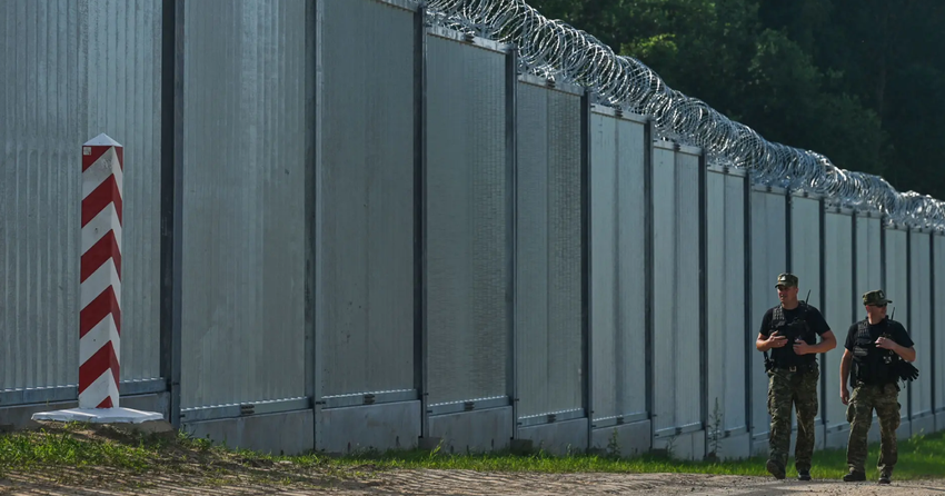 Anti-tankgracht, prikkeldraad en loopgraven: Polen toont de verdedigingslinie Schild van het Oosten aan de grens met Rusland en Wit-Rusland 