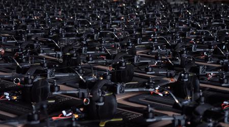De Oekraïense defensiemacht ontving 500 DJI Mavic quadrocopters, 300 Phoenix 03 Heavy FPV drones en 40 Vamprie hexacopters met warmtebeeldcamera's.