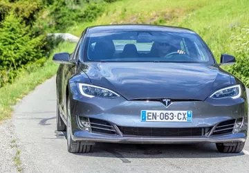 Tesla-verkoop in Europa daalt met 49 ...