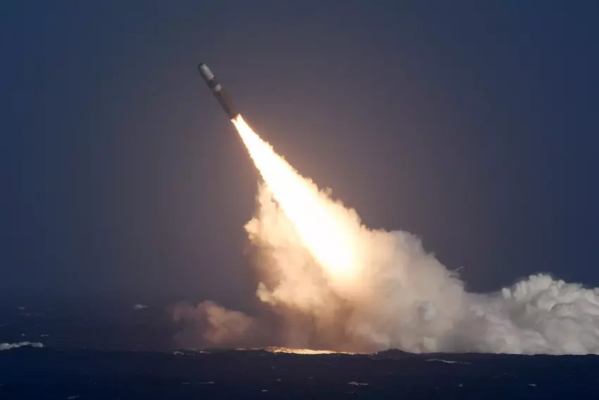 Lockheed Martin heeft $1,2 miljard ontvangen voor de productie van Trident II (D5) intercontinentale ballistische raketten en de ondersteuning van reeds ingezette wapens.