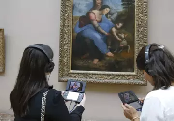 Louvre zegt afscheid van de audiogids ...