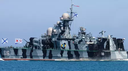 Oekraïense experimentele drone Sea Baby met 850 kg TNT raakte Russisch rakettenschip Samum, dat een drager is van Moskit antischipraketten.