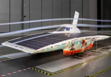 Studenten uit Nederland hebben een "zonneauto" ...