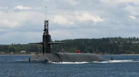 De nucleair aangedreven onderzeeër USS Alabama, met Trident II intercontinentale ballistische raketten met een bereik van meer dan 12.000 kilometer en kernwapens, heeft een nieuwe commandant.