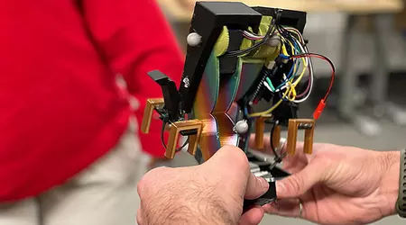 Mugatu: de eerste bestuurde tweevoetige robot met een enkele motor, ontwikkelaars willen zijn formaat verkleinen tot LEGO