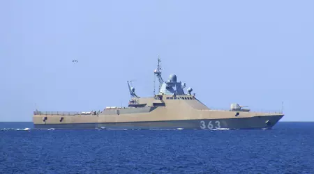 Het nieuwe Russische schip Pavel Derzhavin, dat Kalibr kruisraketten en Kh-35 antischipraketten kan vervoeren, is bij de Krim op zijn eigen mijn ontploft.