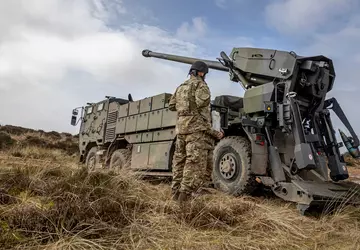 Caesar zelfrijdende artillerie, mortieren en munitie: ...