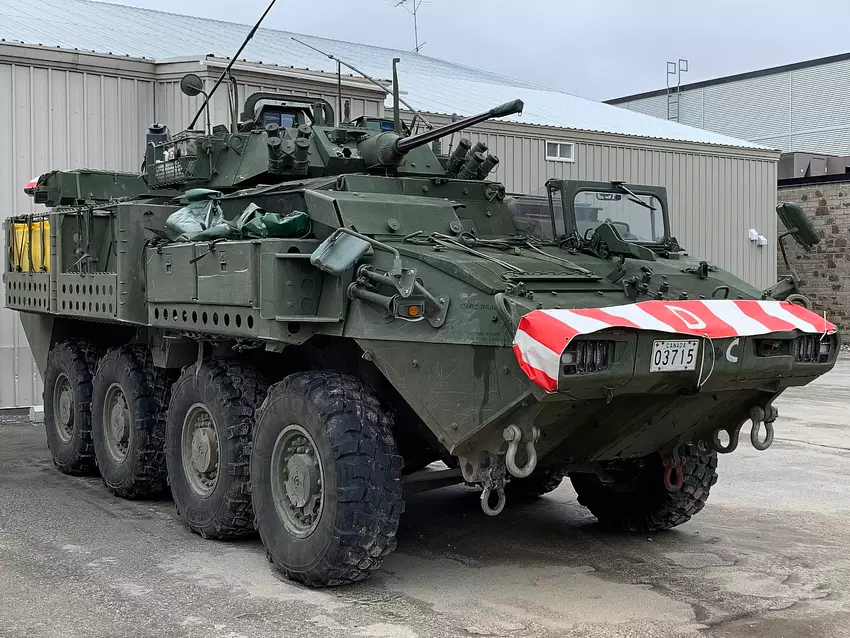 De AFU ontvangt in de zomer een nieuwe lichting LAV II ACSV Super Bison pantserwagens uit Canada.