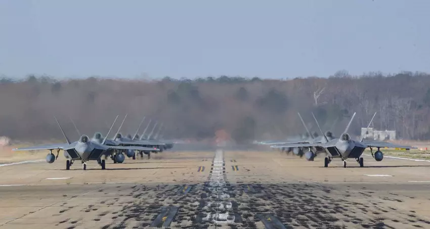 De Amerikaanse luchtmacht begint met het trainen van F-22 Raptor-studentpiloten in Virginia, vijf jaar nadat orkaan Michael de luchtmachtbasis Tyndall verwoestte.