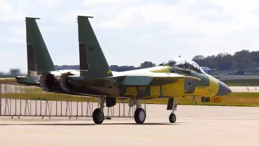 Boeing hoopt eind november het eerste verbeterde F-15EX Eagle gevechtsvliegtuig in definitieve configuratie aan de Amerikaanse luchtmacht te overhandigen - leveringen met een jaar vertraagd