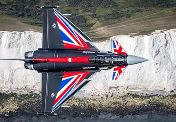 Britse Eurofighter Typhoon-gevechtsvliegtuigen beschermen civiele schepen ...