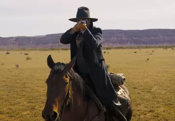 Kevin Costner zit in de regisseursstoel ...