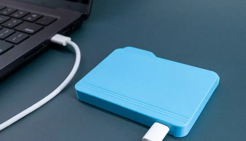 FolderDrive USB-stick in de vorm van een map van macOS is onthuld