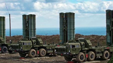 Oekraïense kamikaze drones raken 1,2 miljard dollar kostend S-400 Triumf luchtverdedigingssysteem in Rusland