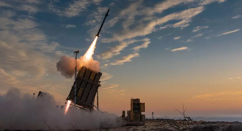 Het Amerikaanse Korps Mariniers koopt drie batterijen Iron Dome-luchtafweersystemen met 44 lanceerinrichtingen en 1.840 Tamir-raketonderscheppingsraketten.