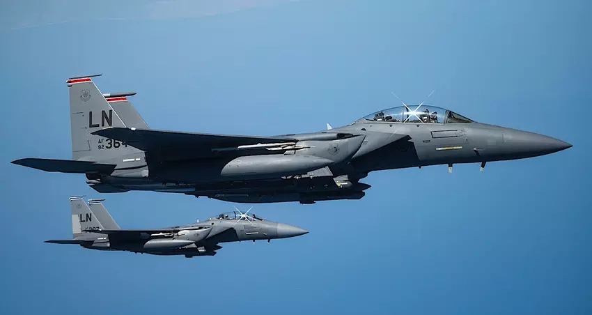 Het Congres kan voorkomen dat de Amerikaanse luchtmacht 119 F-15E Strike Eagle gevechtsvliegtuigen van de vierde generatie met pensioen stuurt, ondanks een besparing van 2,9 miljard dollar.