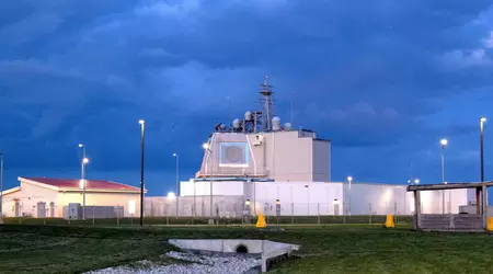 De VS heeft het Aegis Ashore raketafweersysteem in Polen in gebruik genomen met Mk 41 lanceerinrichtingen om ballistische raketten te onderscheppen.