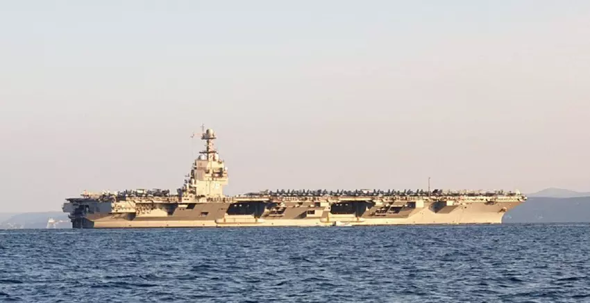 De Amerikaanse marine heeft een gevechtsgroep onder leiding van 's werelds grootste vliegdekschip USS Gerald R. Ford naar Italië gestuurd voor een bedrag van meer dan 13 miljard dollar.