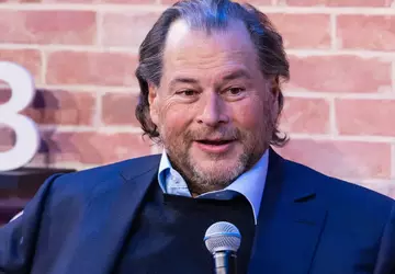Marc Benioff, CEO van Salesforce, koopt ...