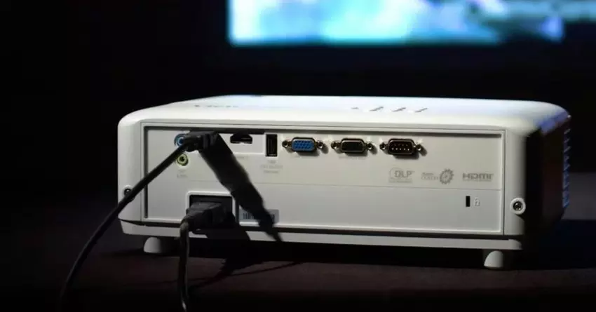 ViewSonic PX701HDH Thuisbioscoop projector kelder