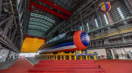 Taiwan heeft zijn eerste onderzeeër te water gelaten, de 1,54 miljard dollar kostende Hai Kun, die zal worden uitgerust met Amerikaanse Mk 48 torpedo's en Harpoon antischipraketten.