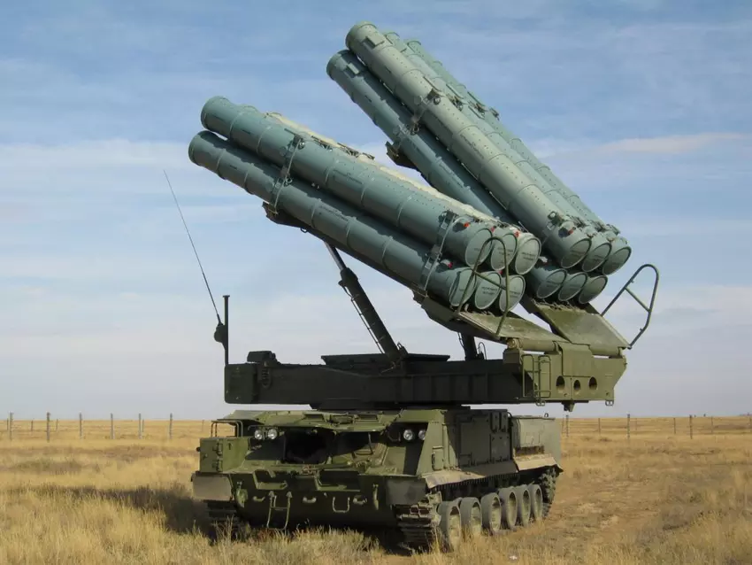 De hypermoderne Buk-M3 SAM kon niet voorkomen dat een drone een olieraffinaderij in rusland aanviel op 300 km van de frontlinie.