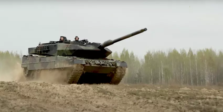 Oekraïense strijdkrachten tonen voor het eerst Duitse Leopard 2A6 tanks (video)