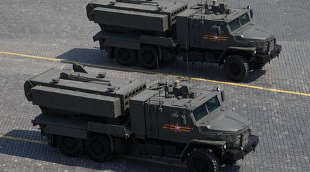 Voor het eerst toonden de Russen beelden van het gebruik van het TOS-2 zware vlammenwerpersysteem met thermobarische raketten.